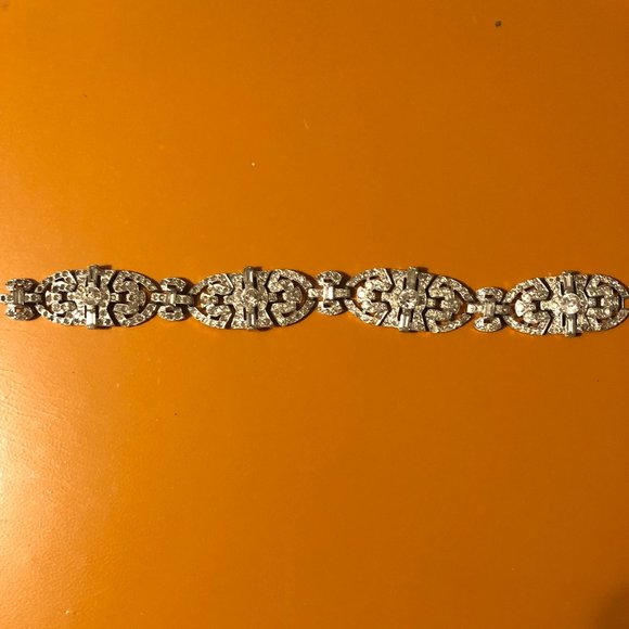 Womans Bracelet, Costume Jewelry - Picture 2 of 4